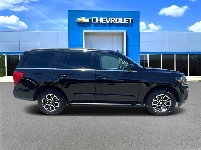 Used 2024 Ford Expedition XLT AWD/4WD image 2