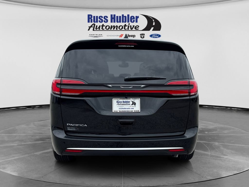 New 2027 Chrysler Pacifica Select FWD image 4