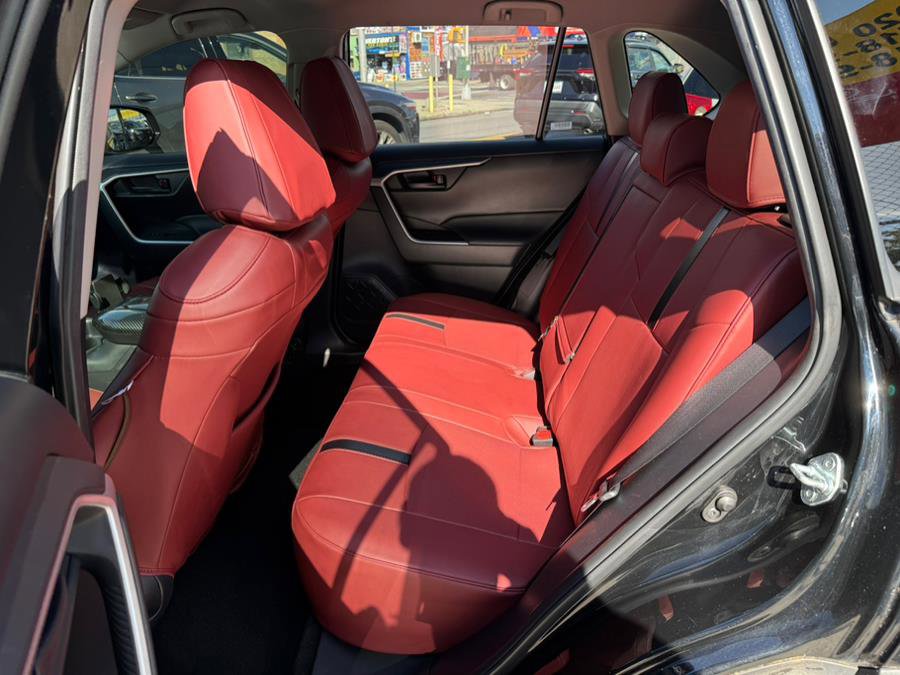 Used 2019 Toyota RAV4 LE image 9