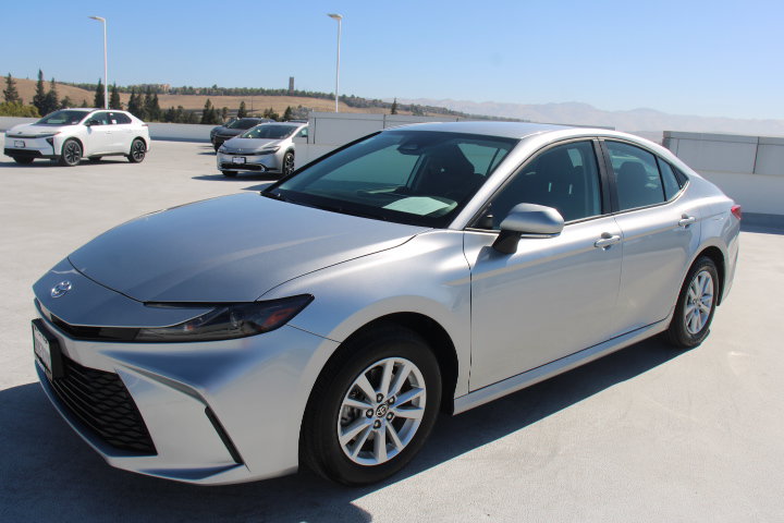 Used 2025 Toyota Camry LE AWD/4WD image 6