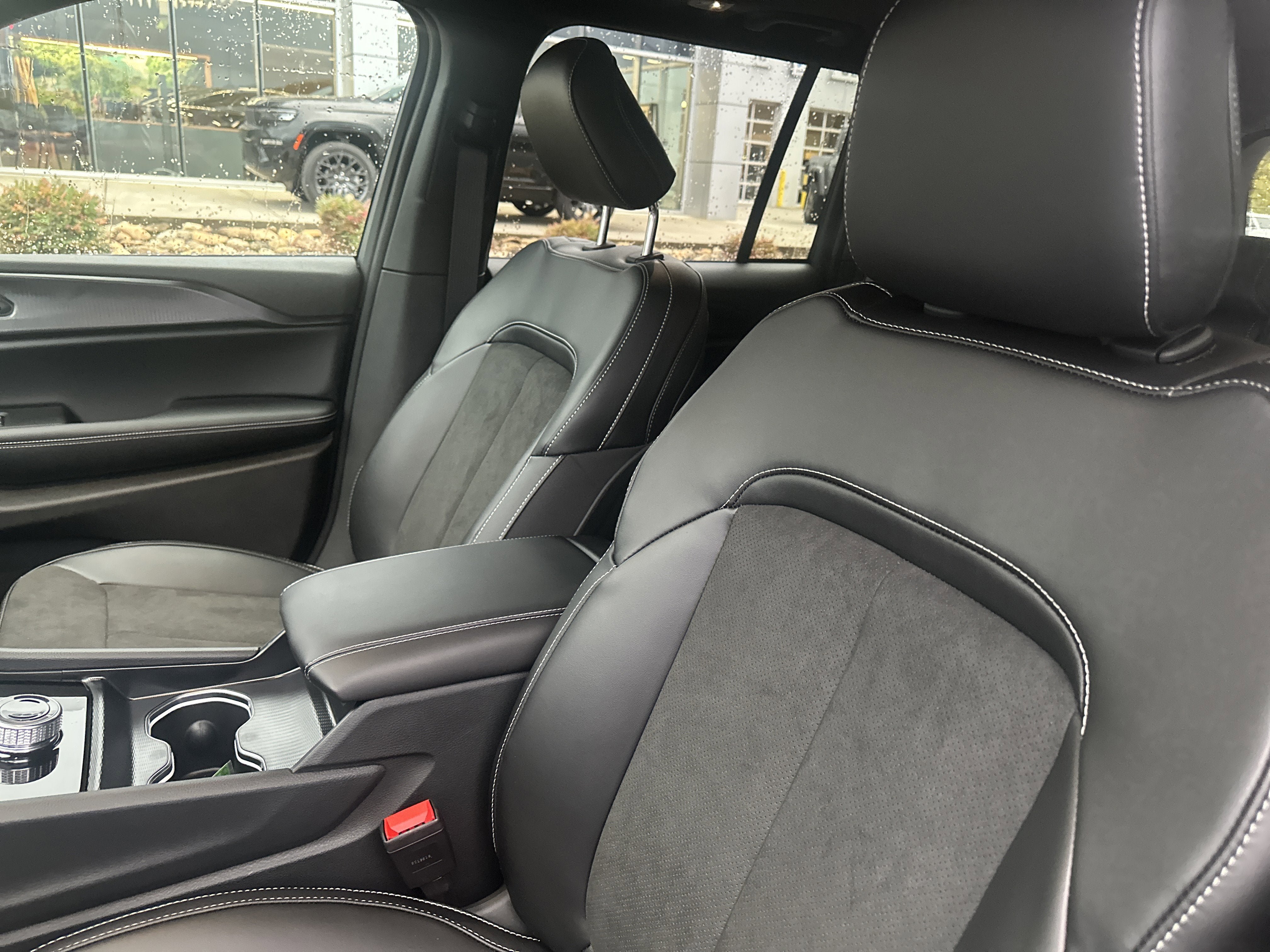 New 2025 Jeep Grand Cherokee Altitude AWD/4WD image 16