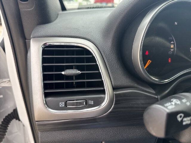 Used 2021 Jeep Grand Cherokee Laredo AWD/4WD image 10