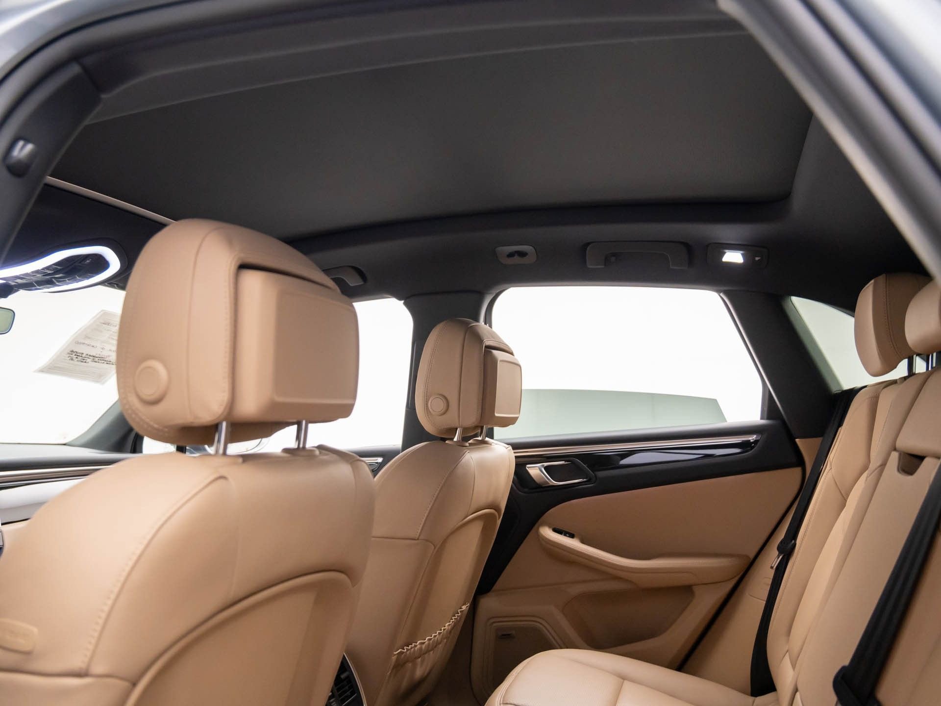 Certified 2025 Porsche Macan image 17