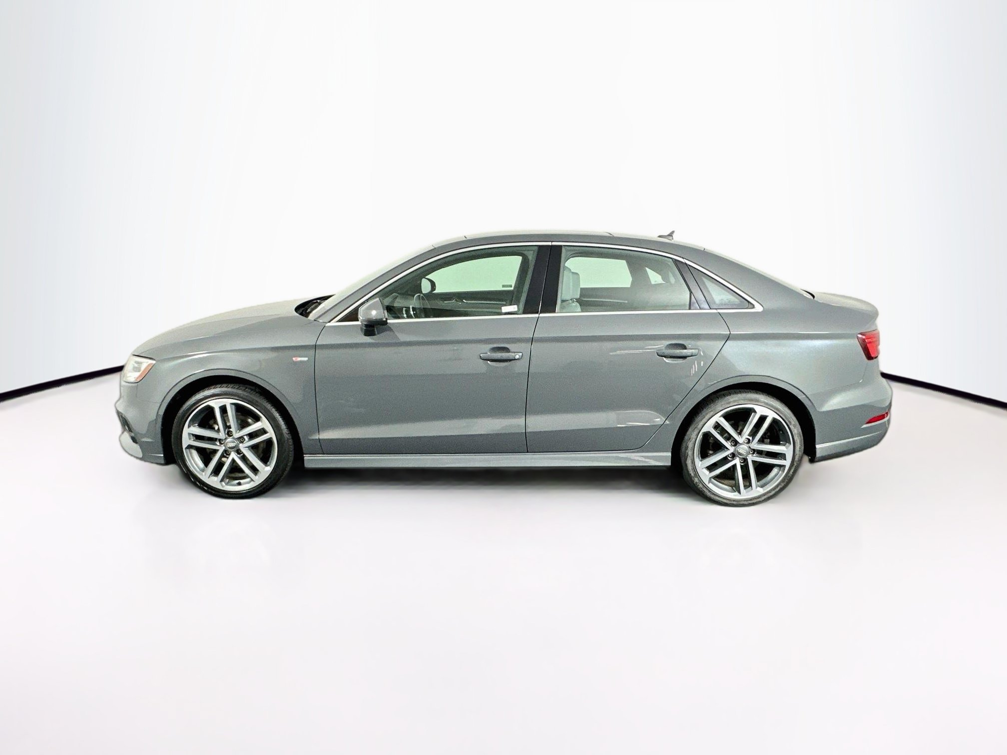 Used 2018 Audi A3 2.0T Premium Plus w/ Premium Plus Package FWD image 4