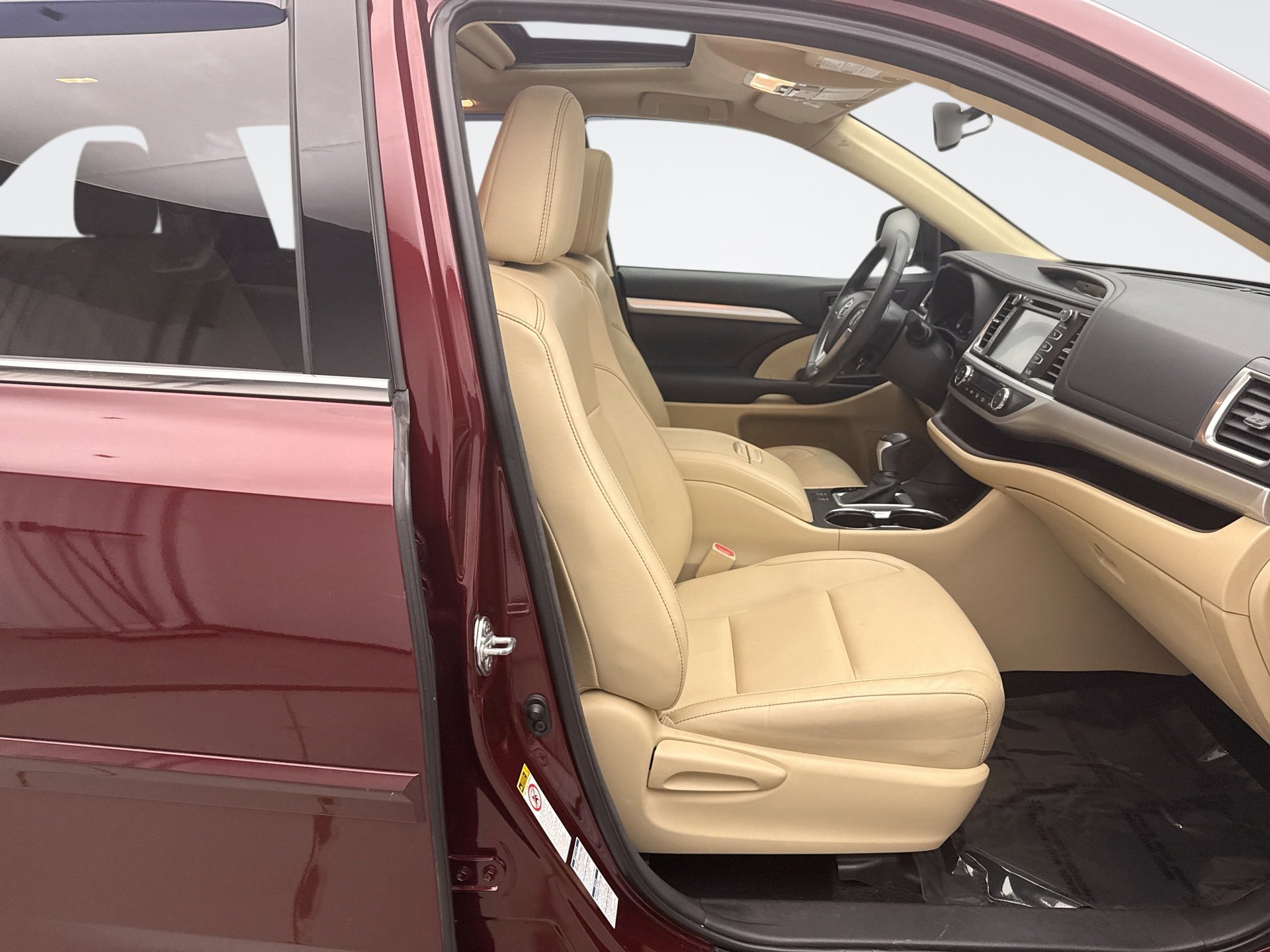 Used 2014 Toyota Highlander XLE image 16