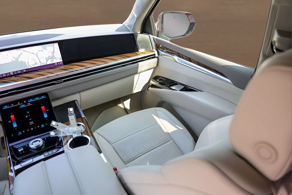 Certified 2025 Cadillac Escalade Sport Platinum AWD/4WD image 29
