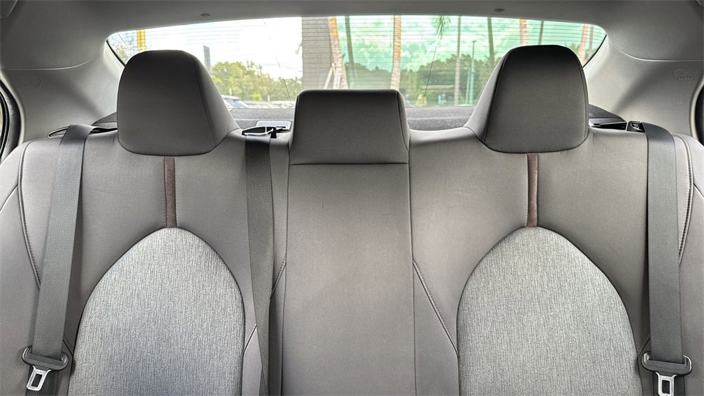 Used 2018 Toyota Camry L image 19