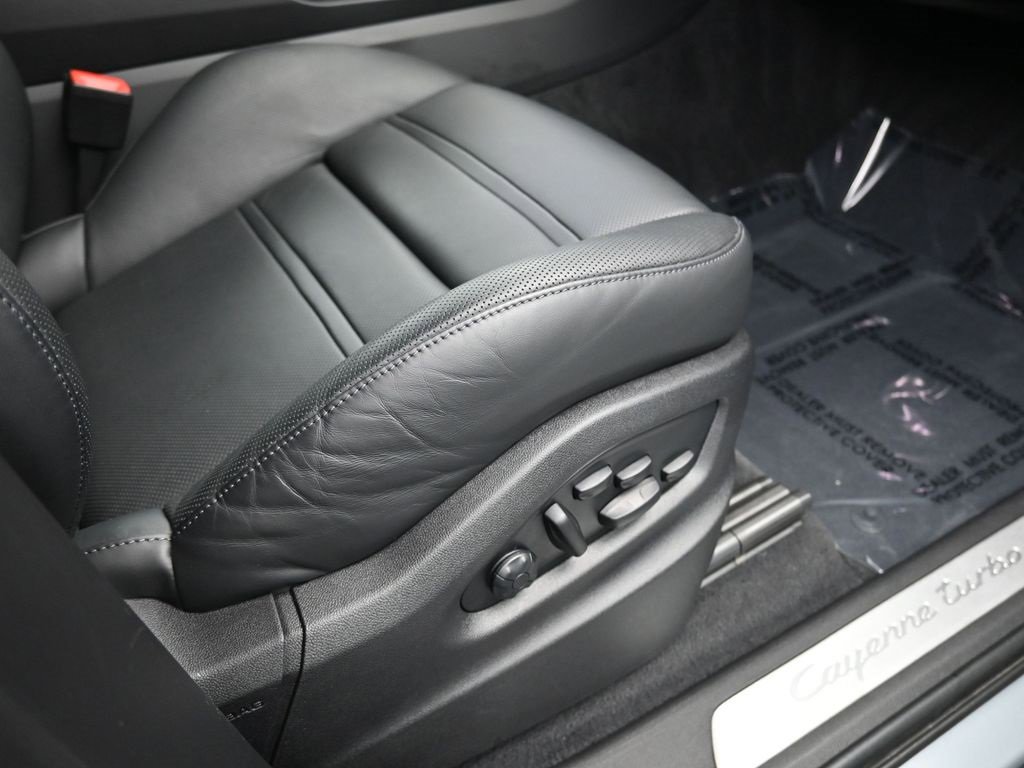 Used 2022 Porsche Cayenne Turbo image 32
