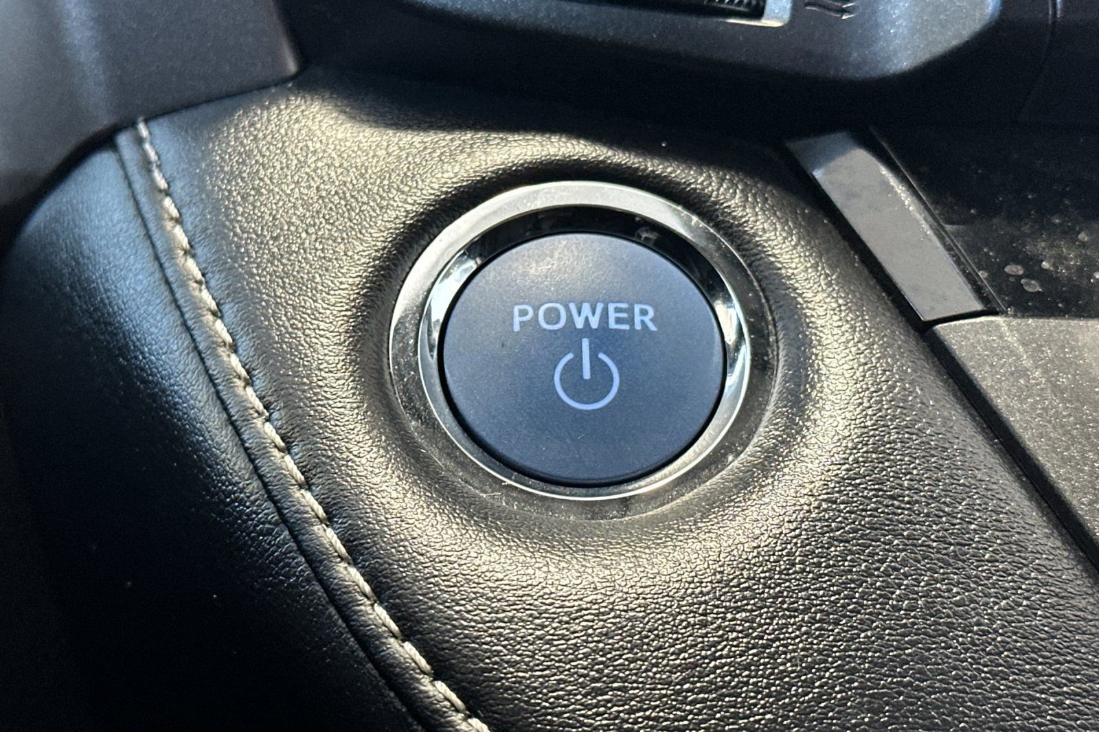 Used 2018 Toyota RAV4 LE w/ Carpet Mat Package AWD/4WD image 22