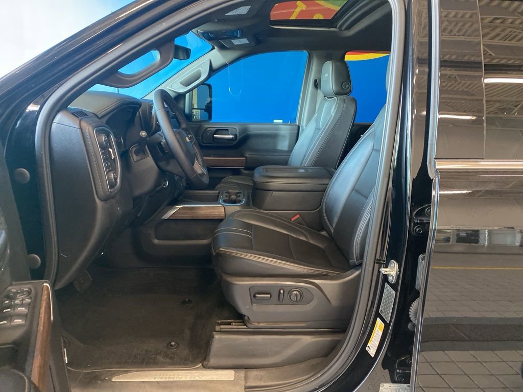 Used 2021 Chevrolet Silverado 3500 High Country w/ Technology Package image 12