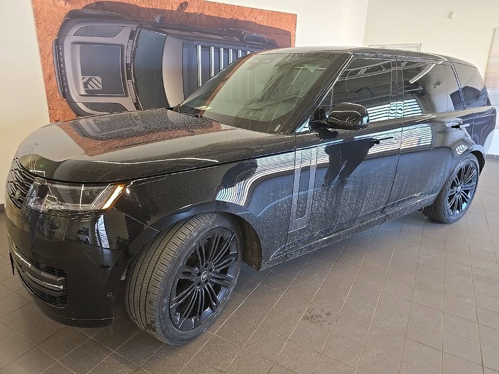 Used 2025 Land Rover Range Rover Long Wheelbase SE image 3