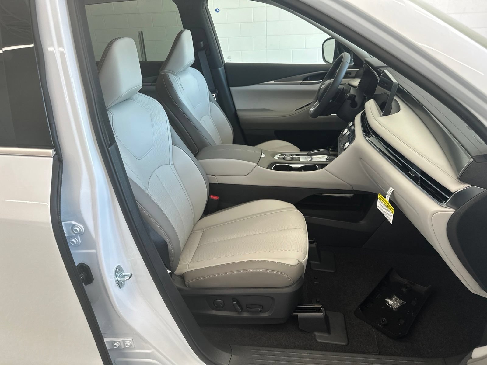 New 2027 INFINITI QX60 Luxe w/ Cargo Package AWD/4WD image 14