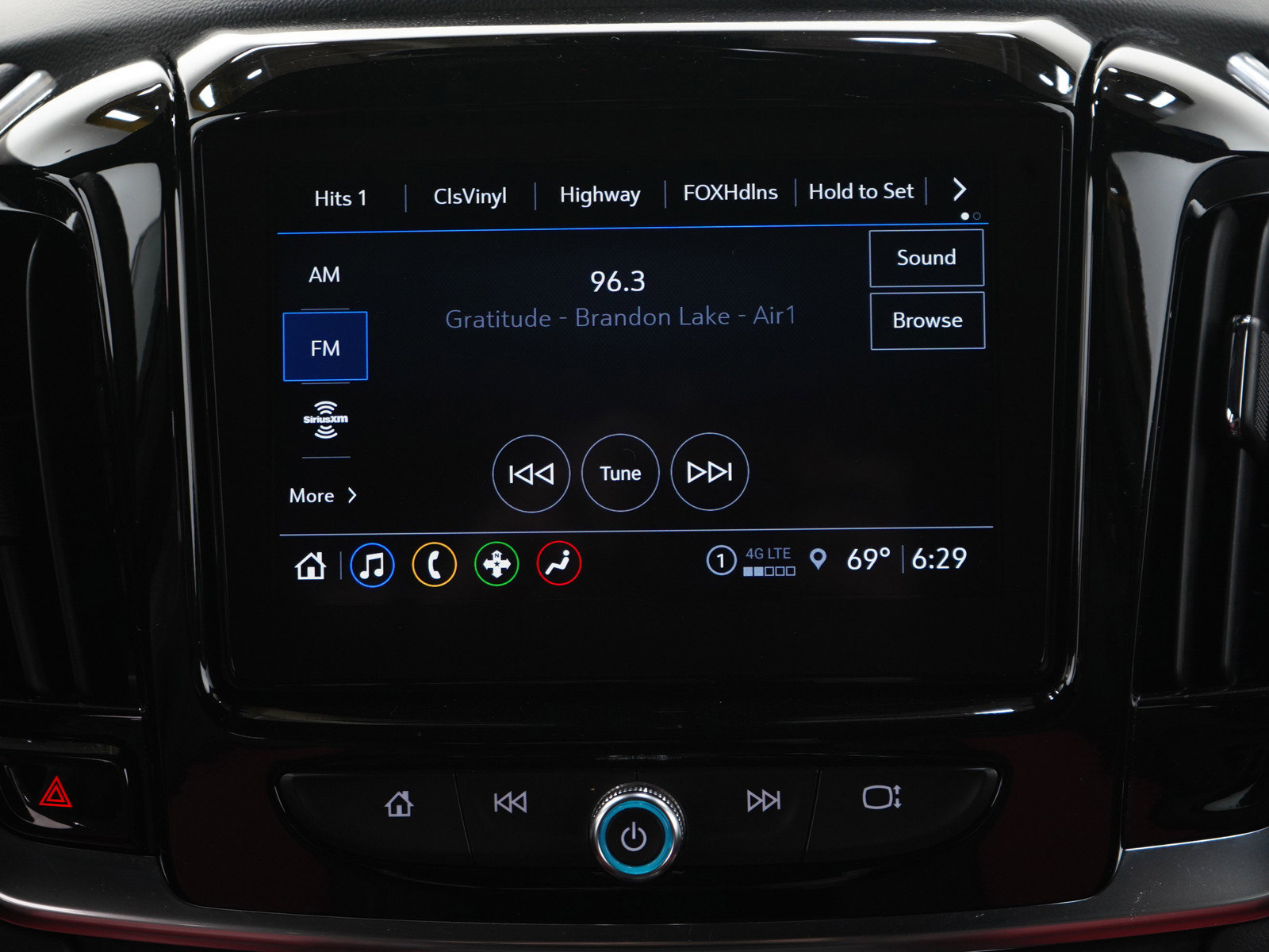 Used 2024 Chevrolet Traverse LT w/ Rear Camera Mirror Package image 21