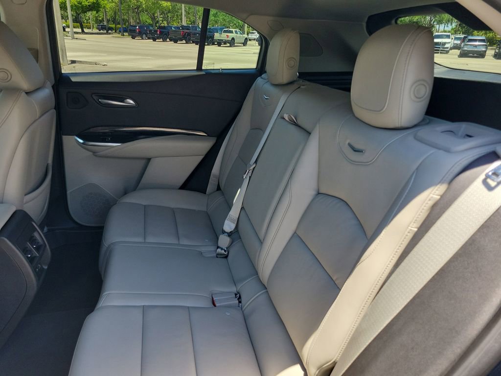 Used 2021 Cadillac XT4 Premium Luxury w/ Enhanced Visibility Package FWD image 12