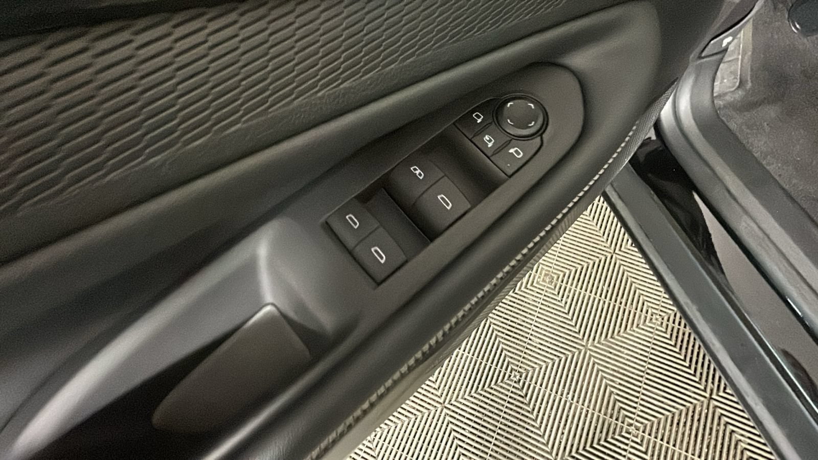 Used 2024 Chevrolet Blazer EV LT AWD/4WD image 13