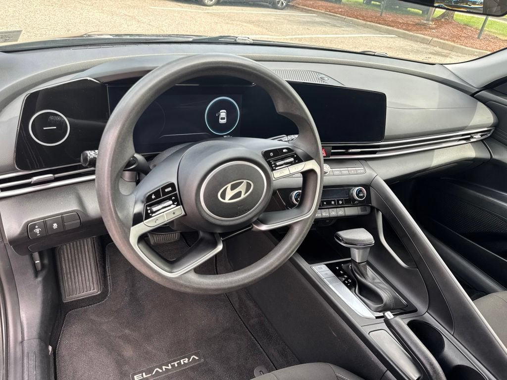 Used 2024 Hyundai Elantra SEL FWD image 13