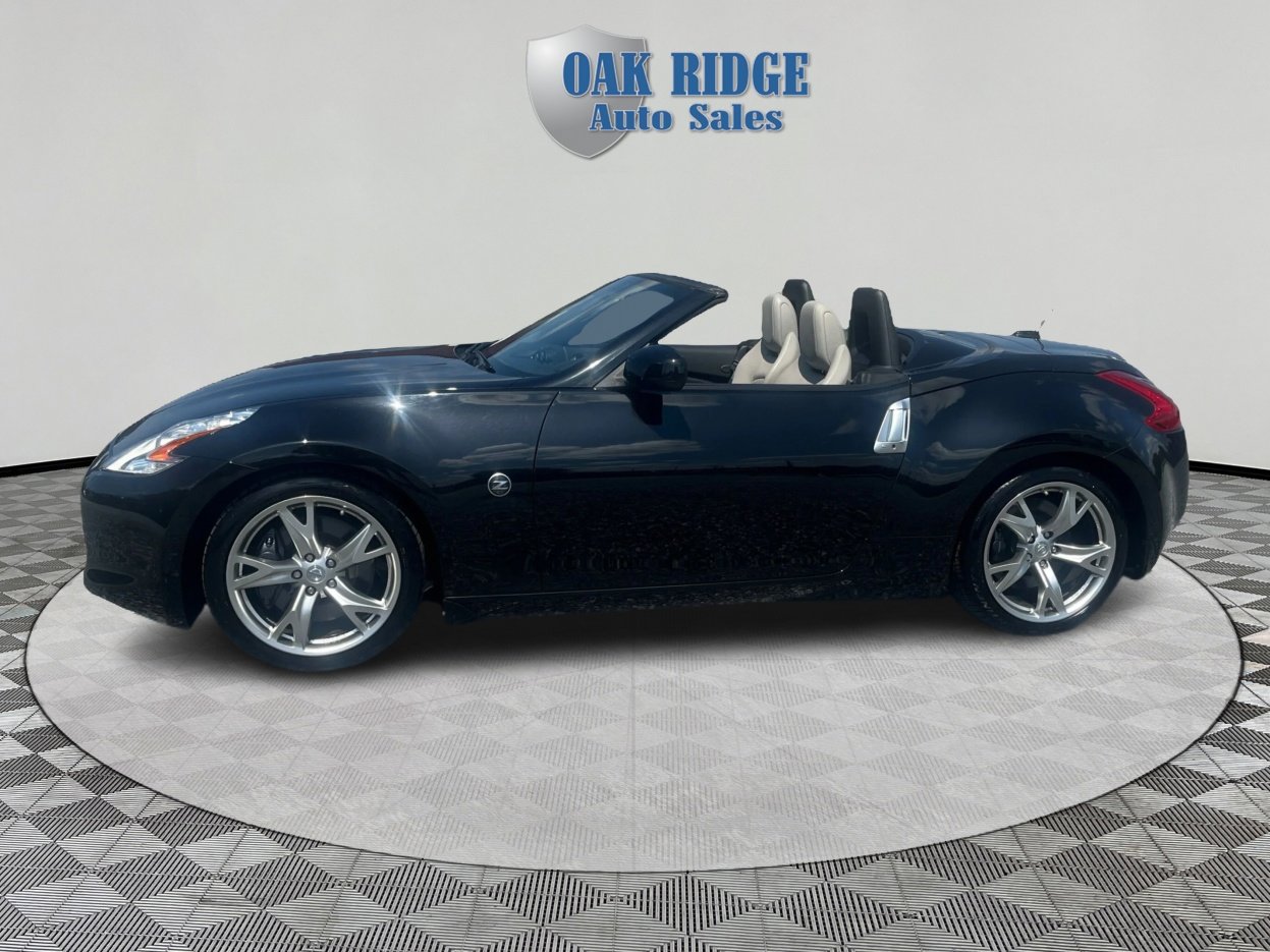 Used 2011 Nissan 370Z Touring w/ Sport Pkg image 8