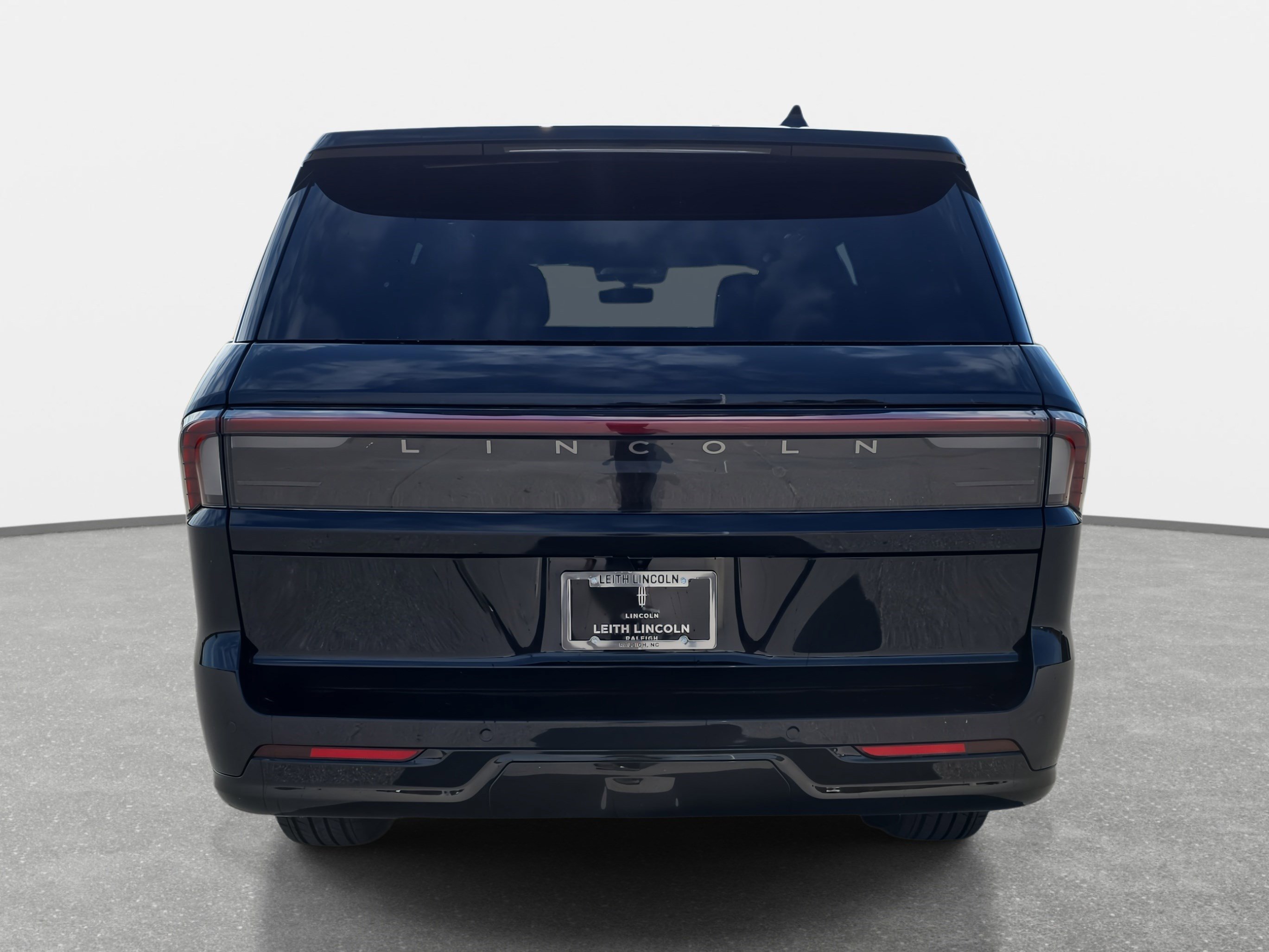 New 2025 Lincoln Navigator Reserve w/ Jet Appearance Package image 6