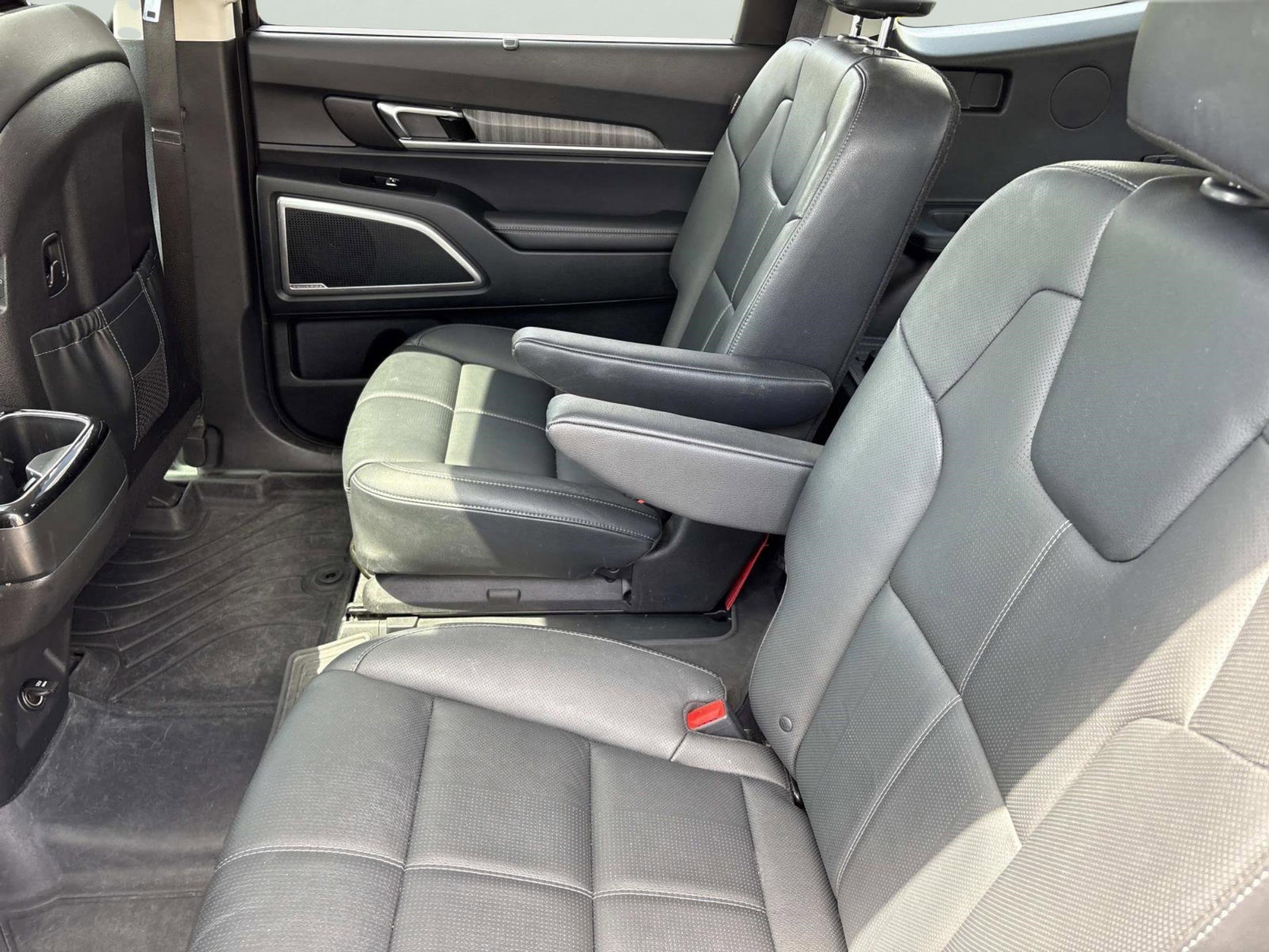 Used 2024 Kia Telluride EX w/ EX Captain's Chair Package AWD/4WD image 15