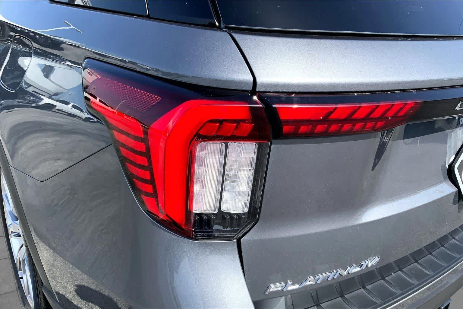 Certified 2025 Ford Explorer Platinum RWD image 26