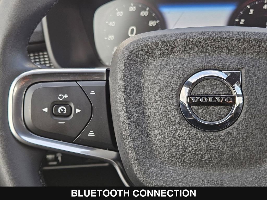 Used 2022 Volvo XC40 T5 R-Design w/ Climate Package image 23