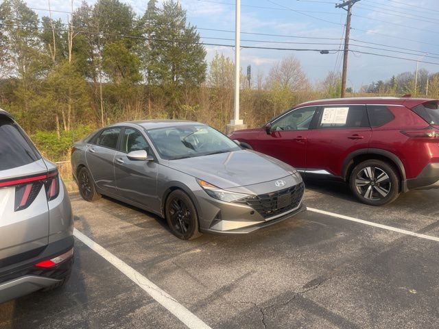 Used 2022 Hyundai Elantra SEL w/ Preferred Accessory Package video 2