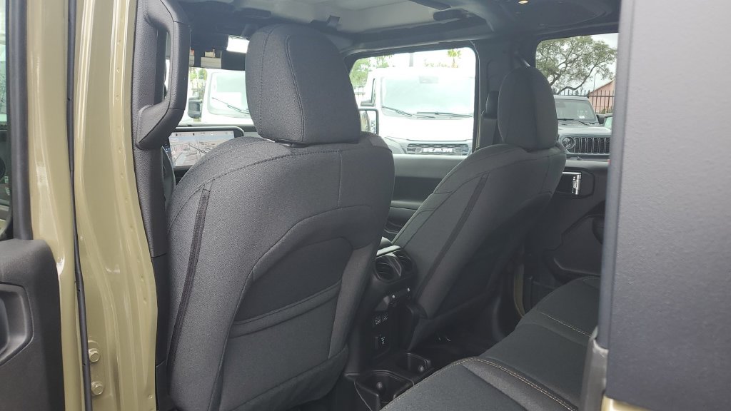 Used 2025 Jeep Gladiator Sport AWD/4WD image 14
