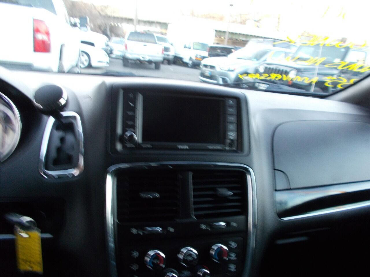 Used 2019 Dodge Grand Caravan SE FWD image 13