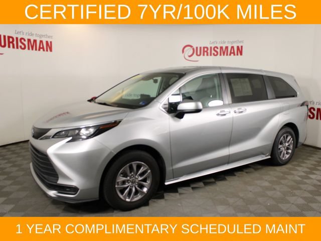Used 2024 Toyota Sienna LE AWD/4WD image 2