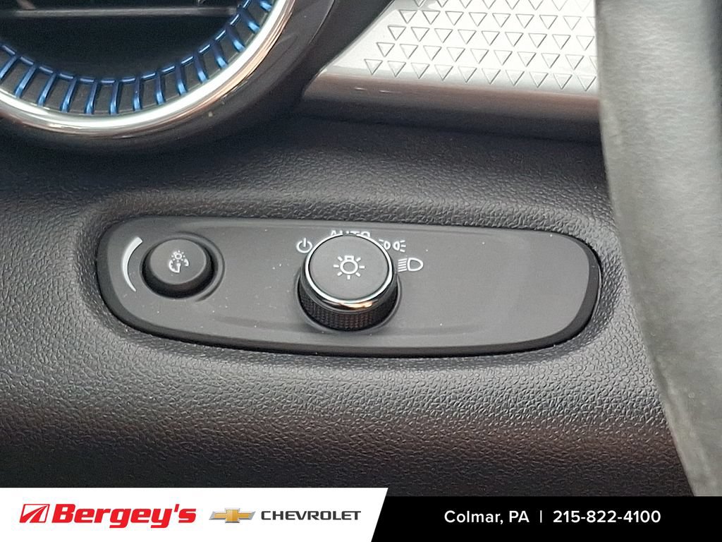 Certified 2026 Chevrolet Trax LT w/ Midnight Edition FWD image 25