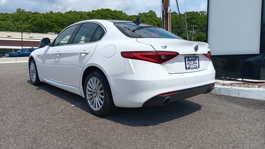Used 2021 Alfa Romeo Giulia Sprint w/ Sun & Sound Package AWD/4WD image 3