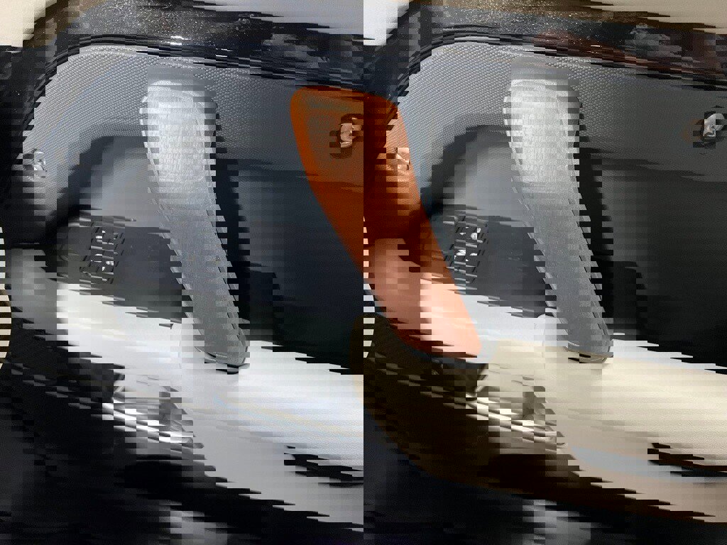 Used 2024 Land Rover Defender 110 S image 27