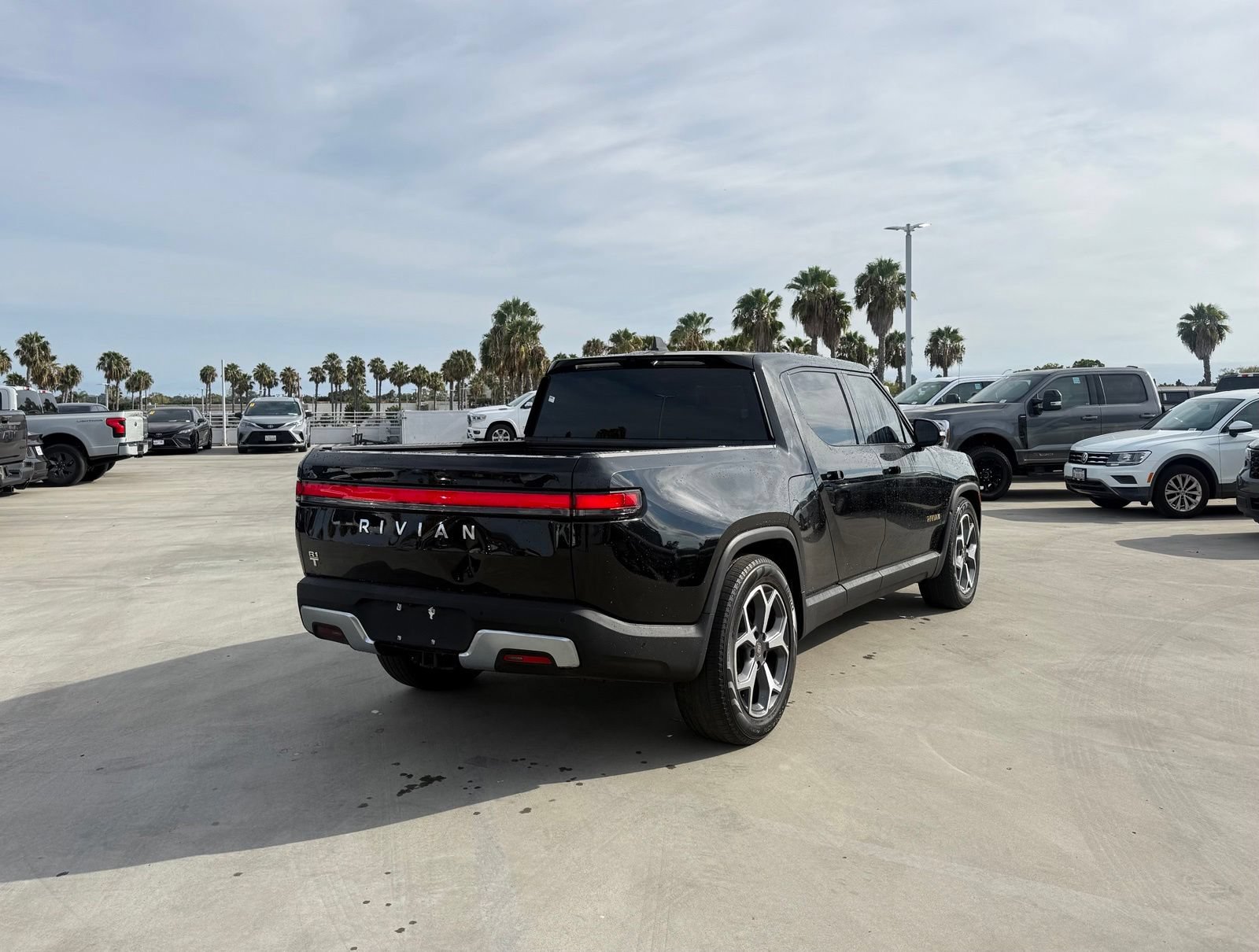 Used 2022 Rivian R1T Adventure AWD/4WD image 3