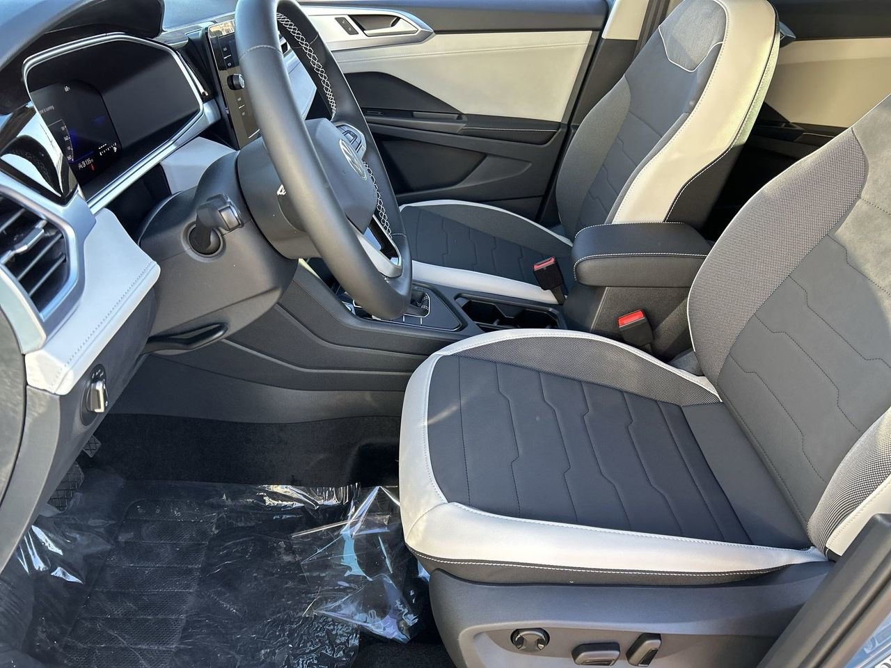 New 2026 Volkswagen Taos SE image 15