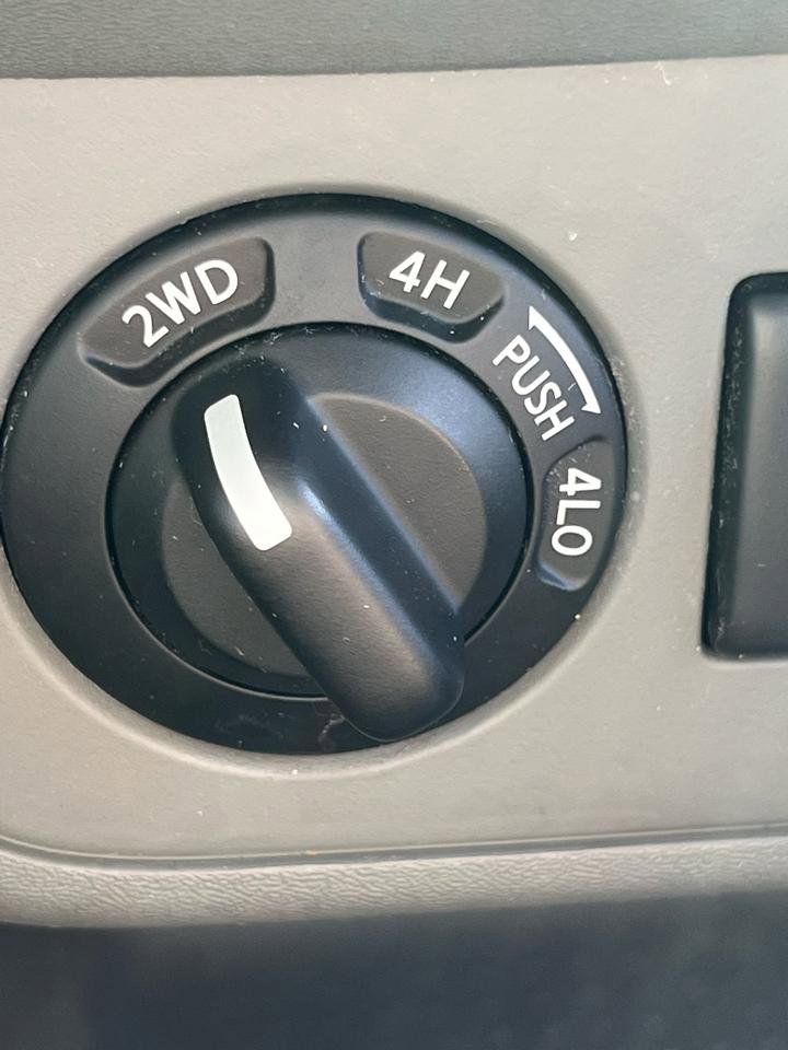 Used 2015 Nissan Frontier SV image 13