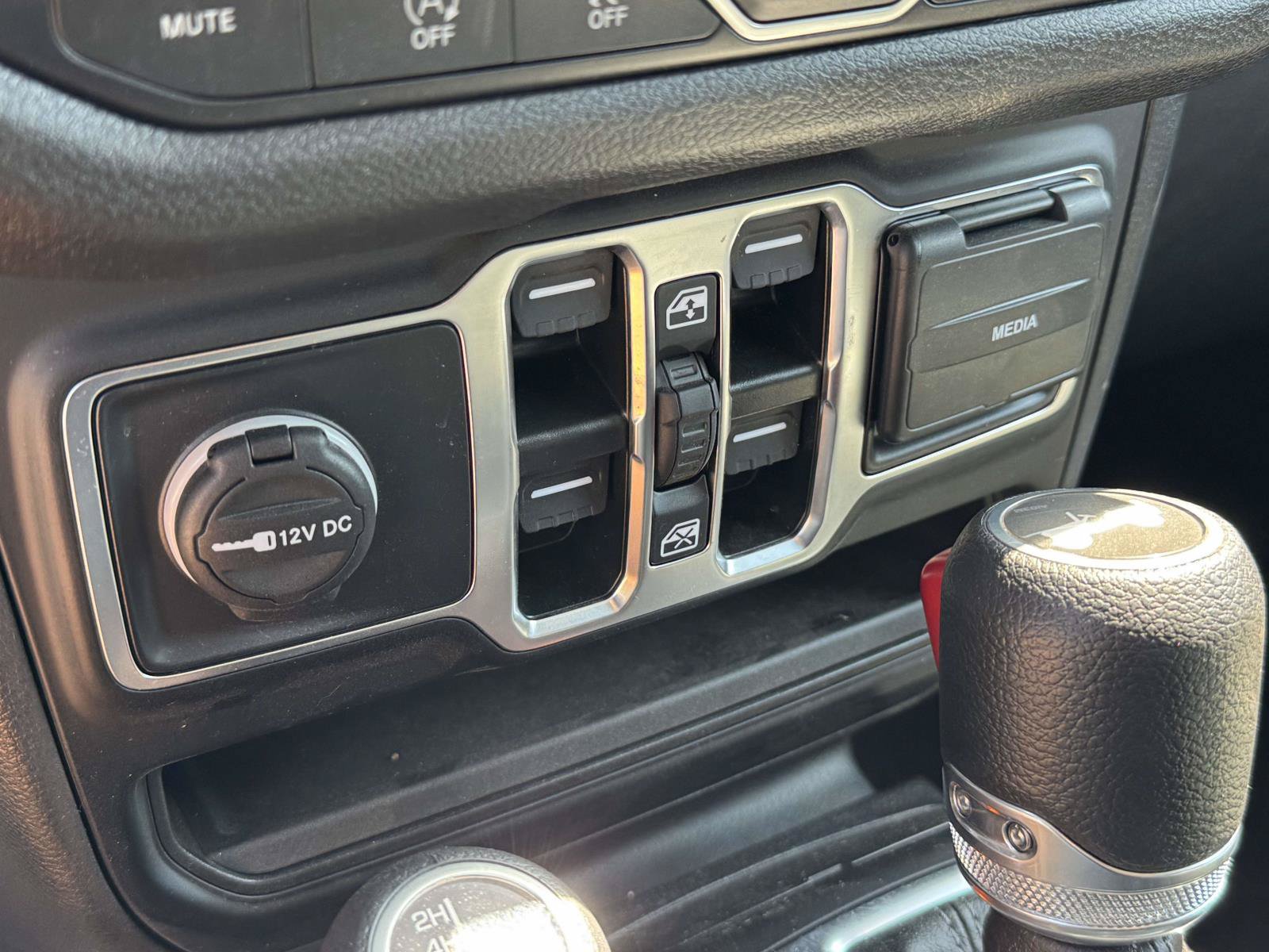 Used 2025 Jeep Wrangler Unlimited Sport AWD/4WD image 14