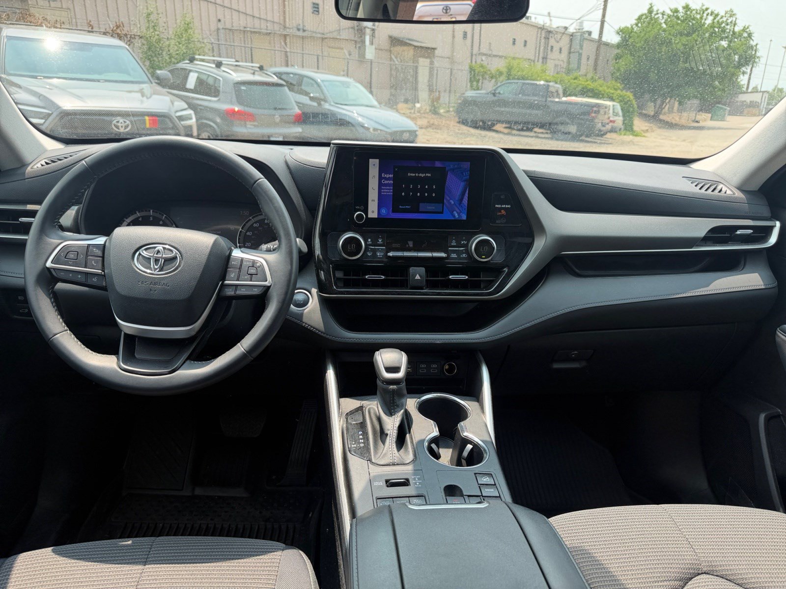 Used 2024 Toyota Highlander LE AWD/4WD image 20