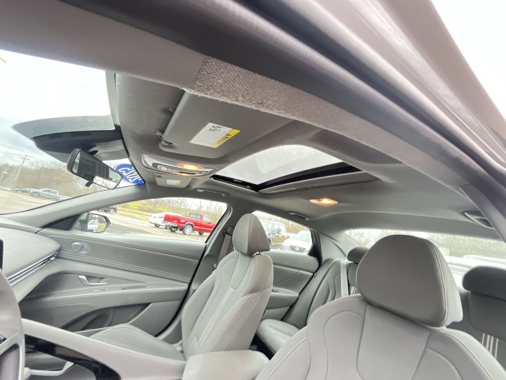 Used 2025 Hyundai Elantra SEL FWD image 22