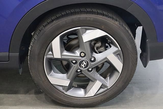Used 2022 Hyundai Venue SEL FWD image 35