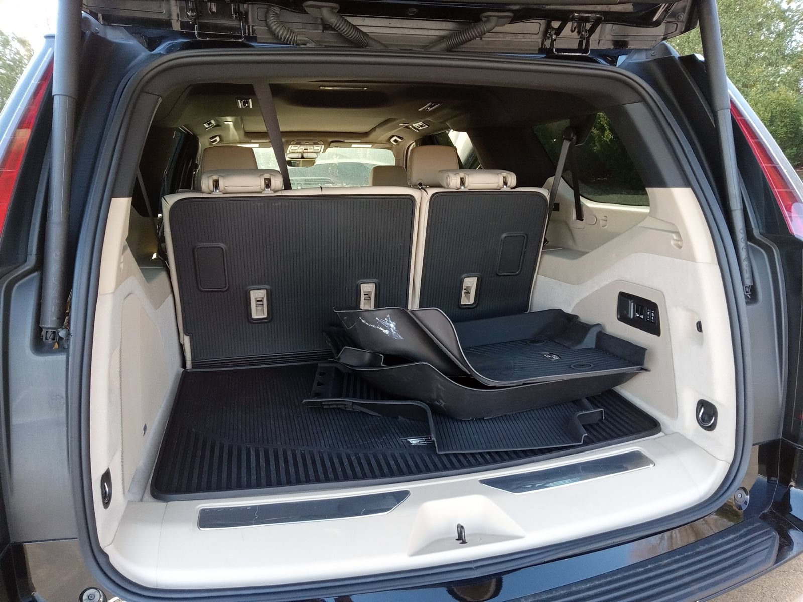 Certified 2024 Cadillac Escalade ESV Premium Luxury AWD/4WD image 27