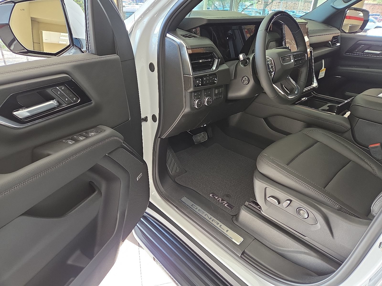 New 2026 GMC Yukon XL Denali w/ Advanced Technology Package AWD/4WD image 10