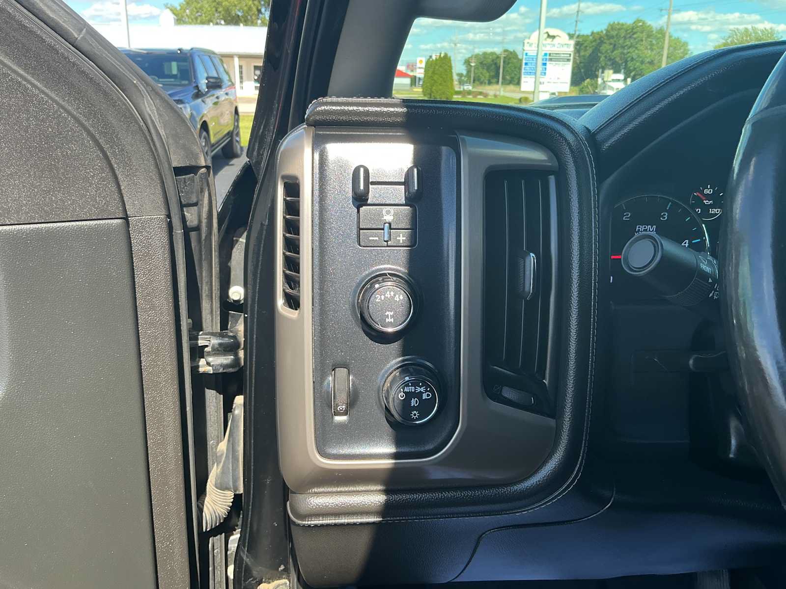 Used 2018 GMC Sierra 2500 Denali w/ Duramax Plus Package AWD/4WD image 15