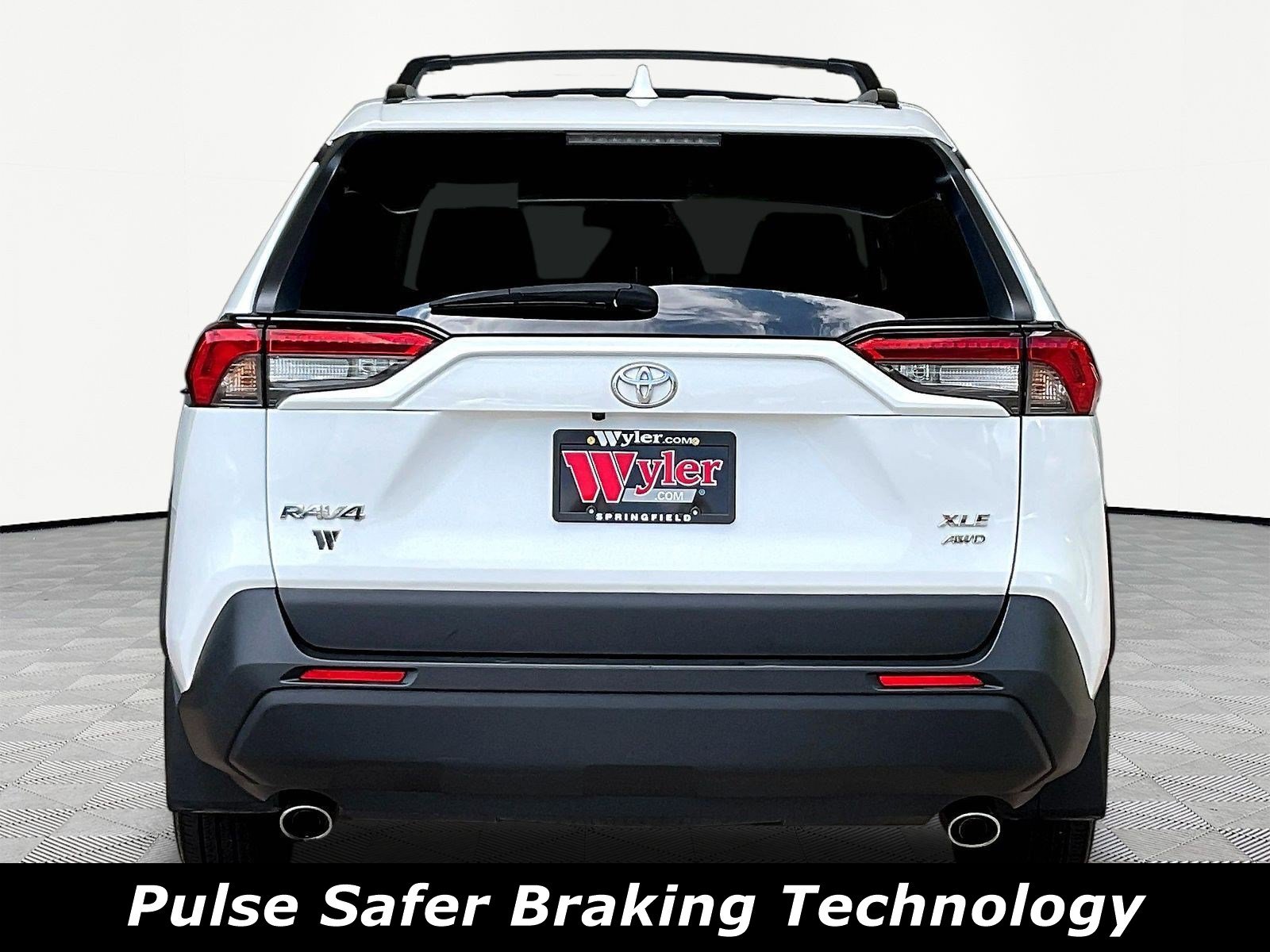 Used 2023 Toyota RAV4 XLE AWD/4WD image 5