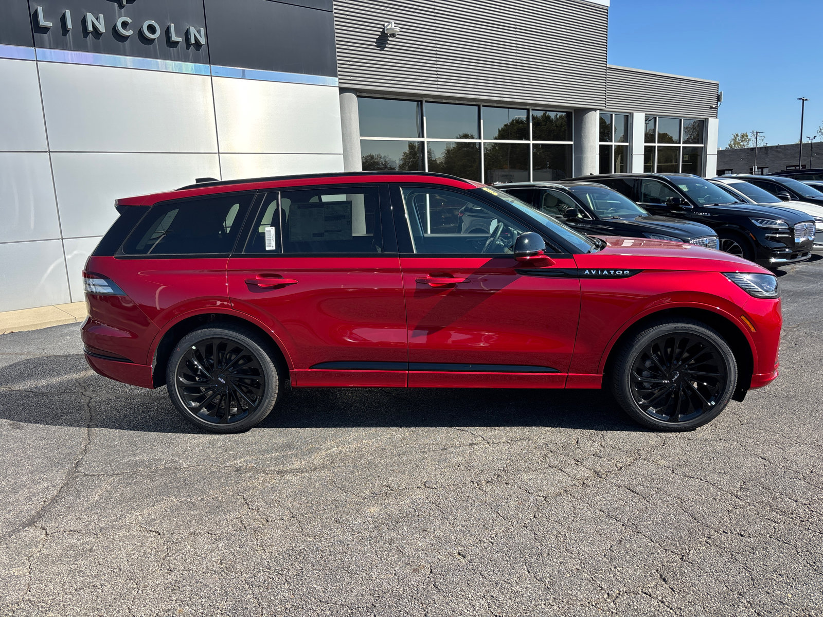 New 2026 Lincoln Aviator Reserve w/ Jet Appearance Package AWD/4WD image 8