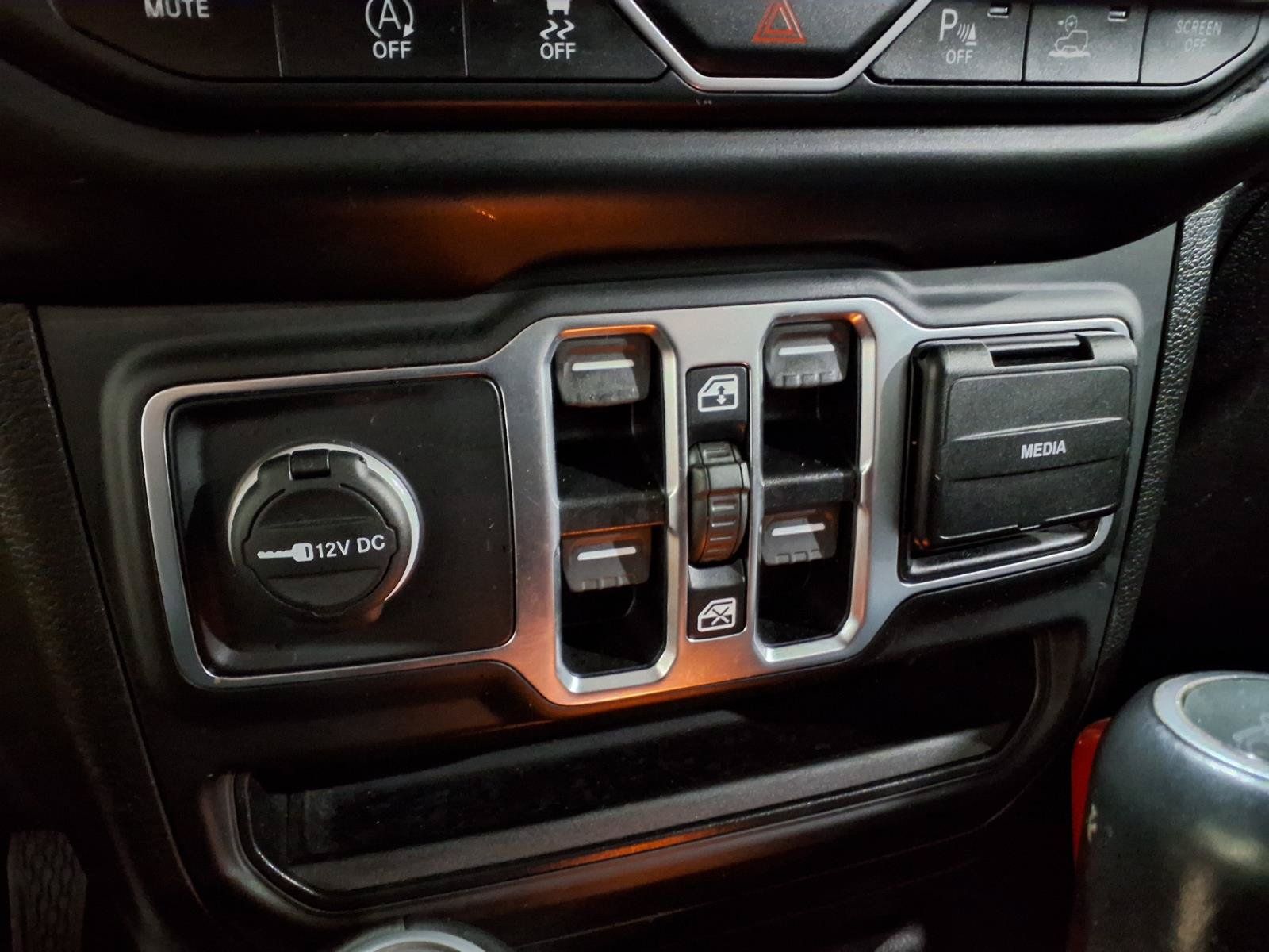 Certified 2020 Jeep Gladiator Overland AWD/4WD image 11