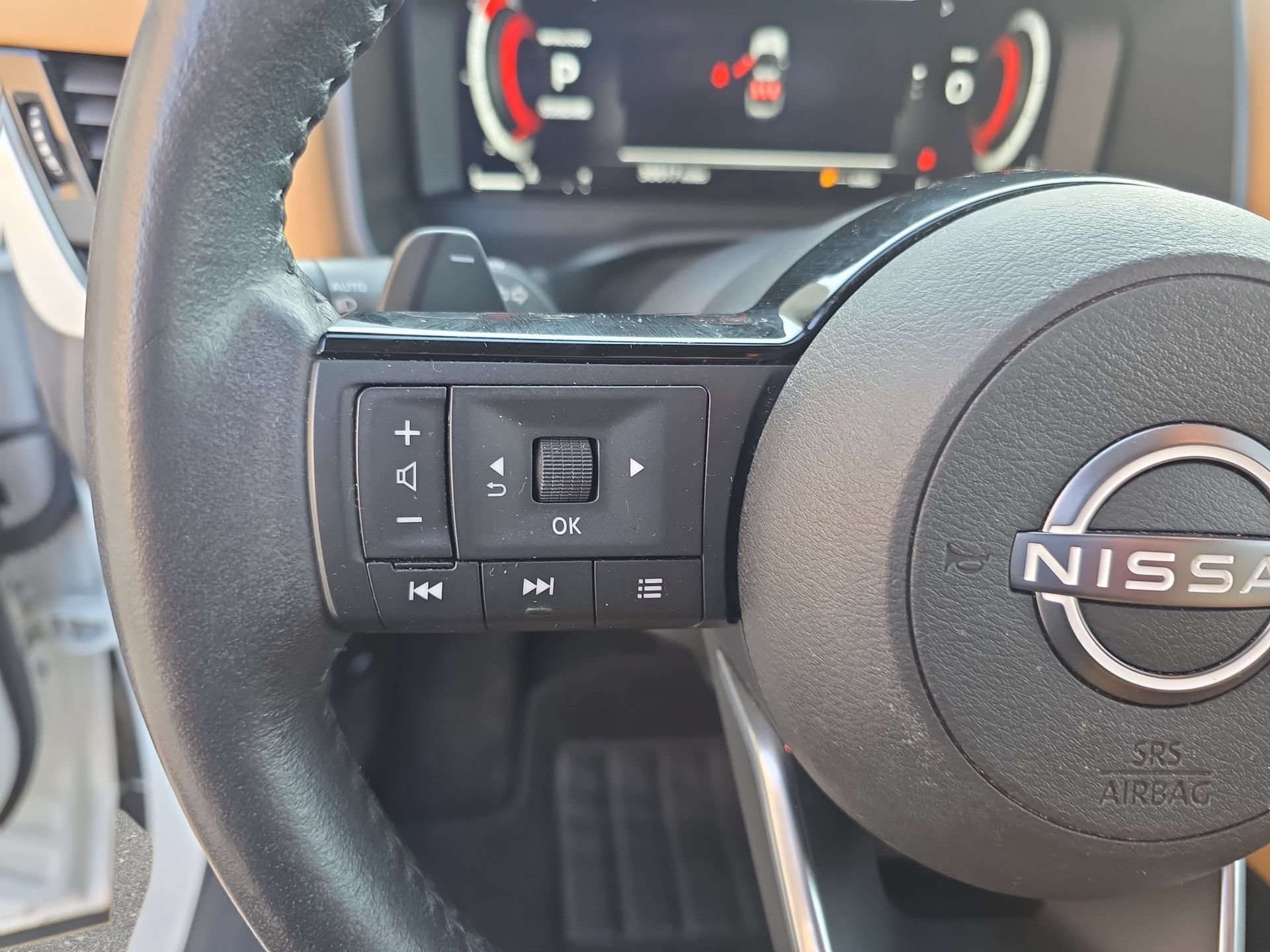 Used 2023 Nissan Rogue Platinum w/ Platinum Premium Package FWD image 17