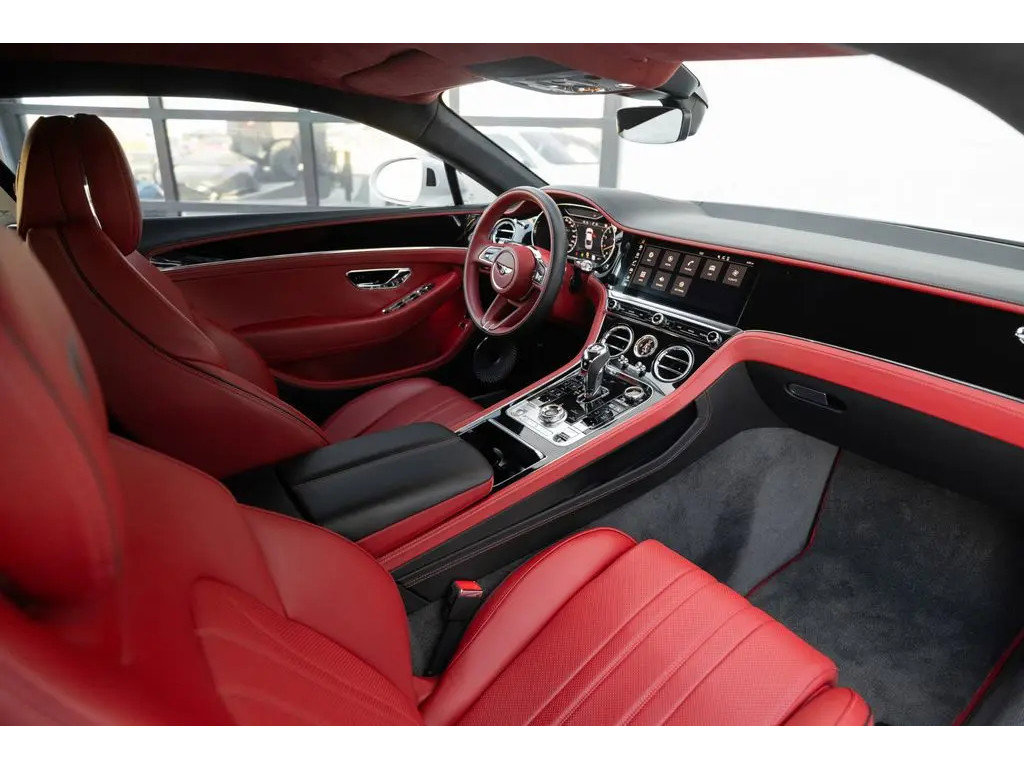 Used 2021 Bentley Continental GT V8 image 30