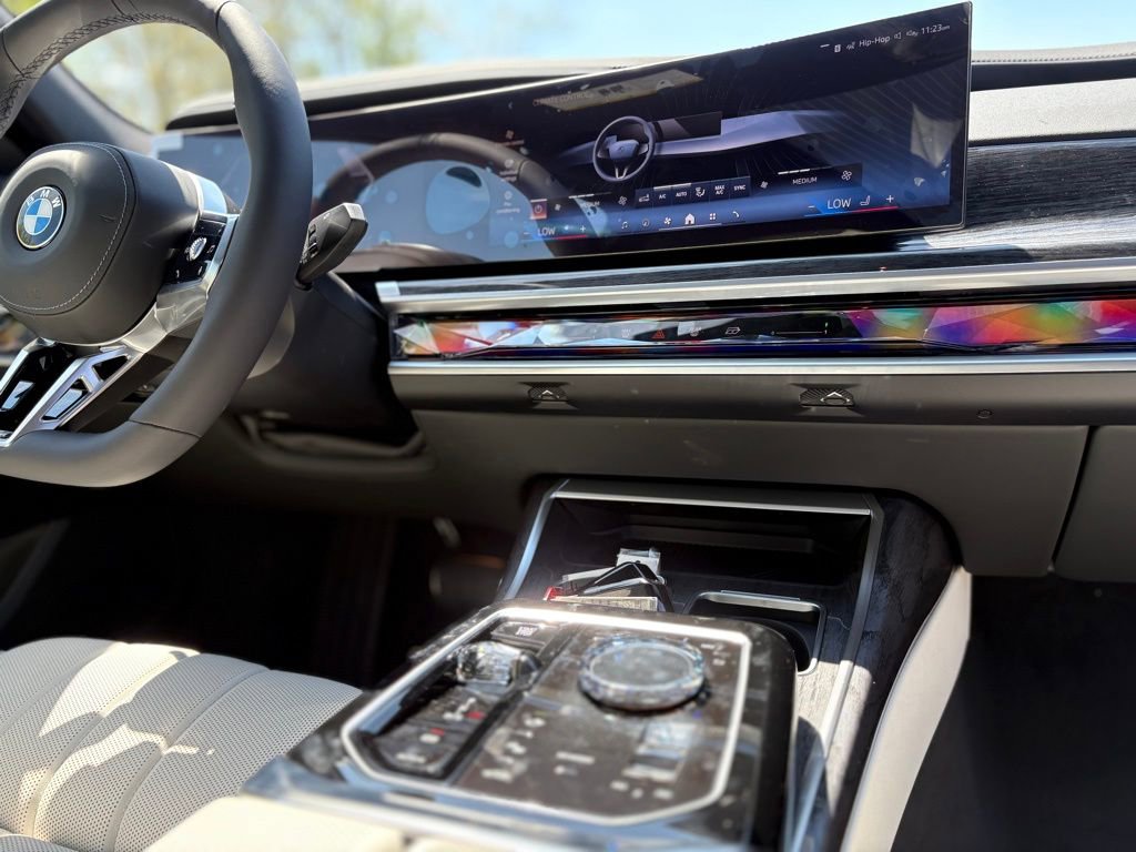 Used 2025 BMW 760i xDrive w/ Luxury Rear Seating Package image 26