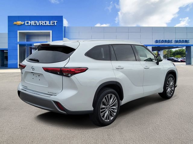 Used 2022 Toyota Highlander Platinum FWD image 4