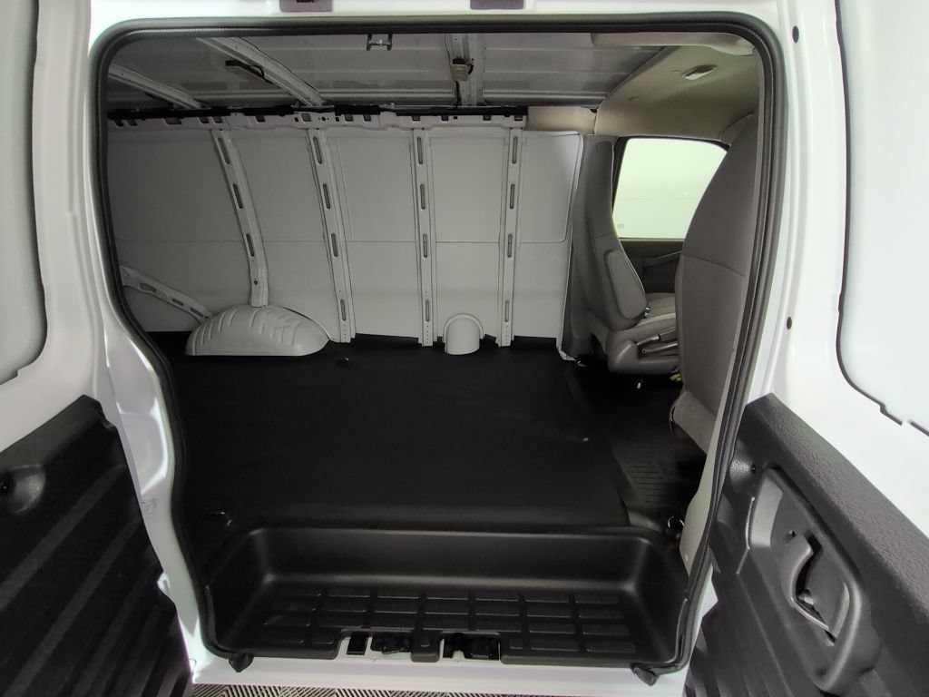 New 2026 Chevrolet Express 2500 w/ Driver Convenience Package RWD image 18